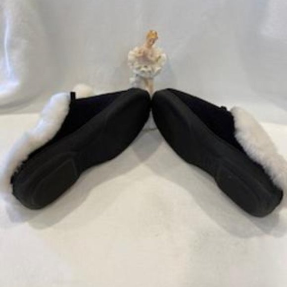 DEARFOAMS BLACK AND WHITE HOUSE SLIPPERS SIZE 7 - Picture 5 of 5